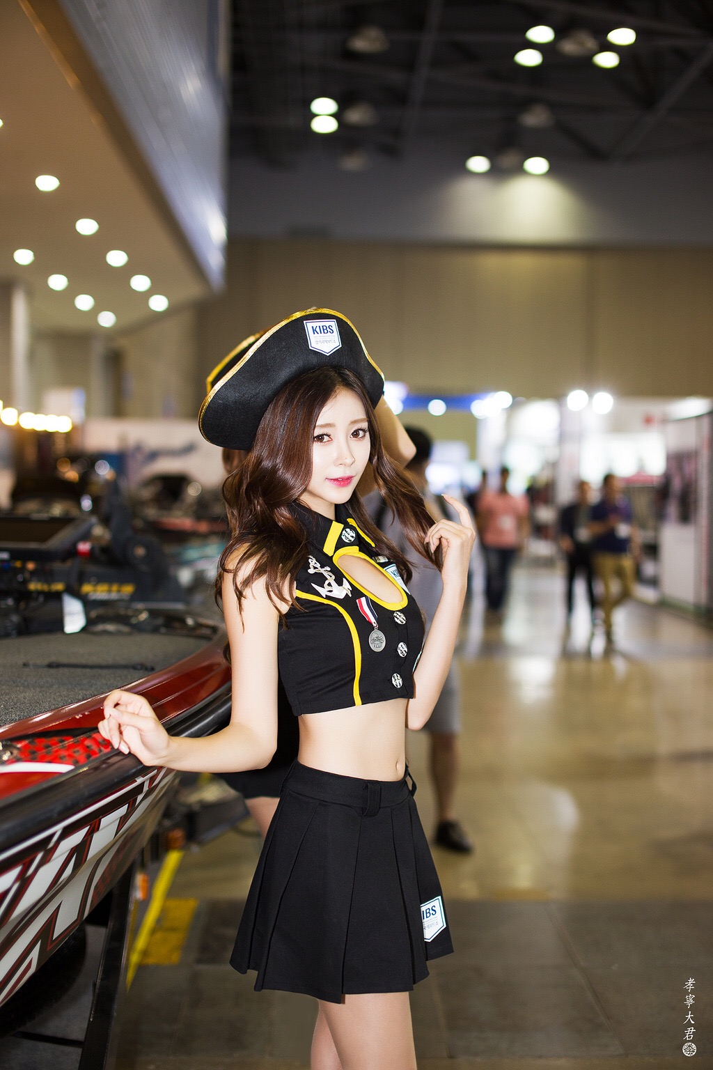 韩国迷你裙御姐车模美胸俏丽迷人写真