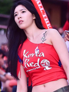韩国乳神风骚助威世界杯足球宝贝卖萌耍可爱