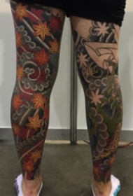 日式风格的传统花腿纹身作品欣赏