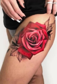 一组花好月圆的玫瑰花女生纹身图案